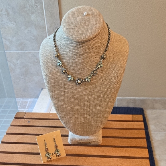 Chloe Isabel Bella Fiore Collar Necklace - Picture 1 of 2
